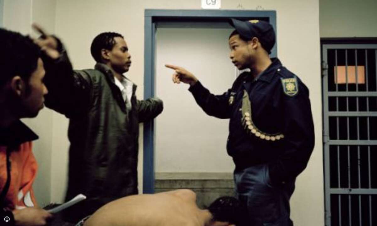 Schon in früheren Dokumentationen beschäftigte sich der Künstler mit dem Polizeisystem in Südafrika.
