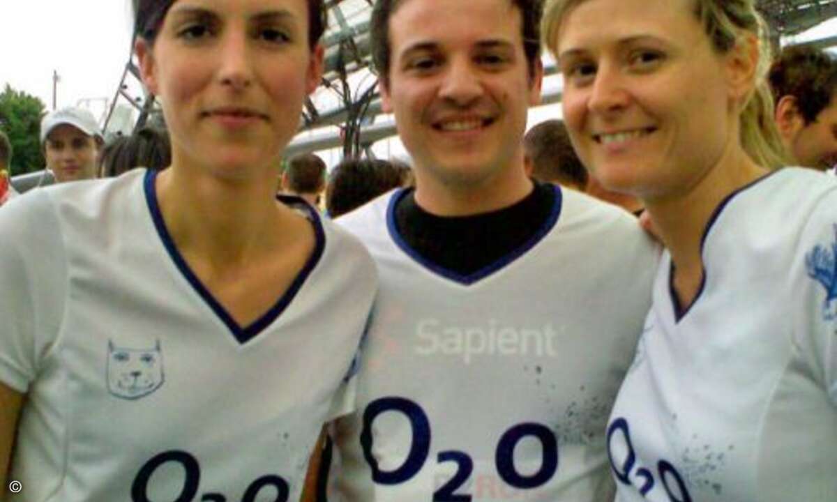 Foto gegen Mobilfunkvertrag: Das O2-Vertriebsteam ist immer im Einsatz. Unser Bildredakteur ist jetzt neben E-Plus auch bei O2 unter Mobilfunkvertrag.