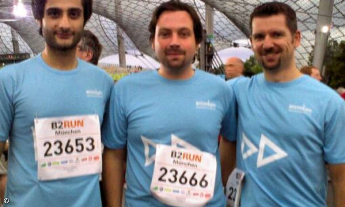 Immer schön hinter mir bleiben, ich kenne den Weg zum Ziel. Wie schön, dass auch Consultans von Accenture beim B2Run mit freundlichen Strategien aushelfen.