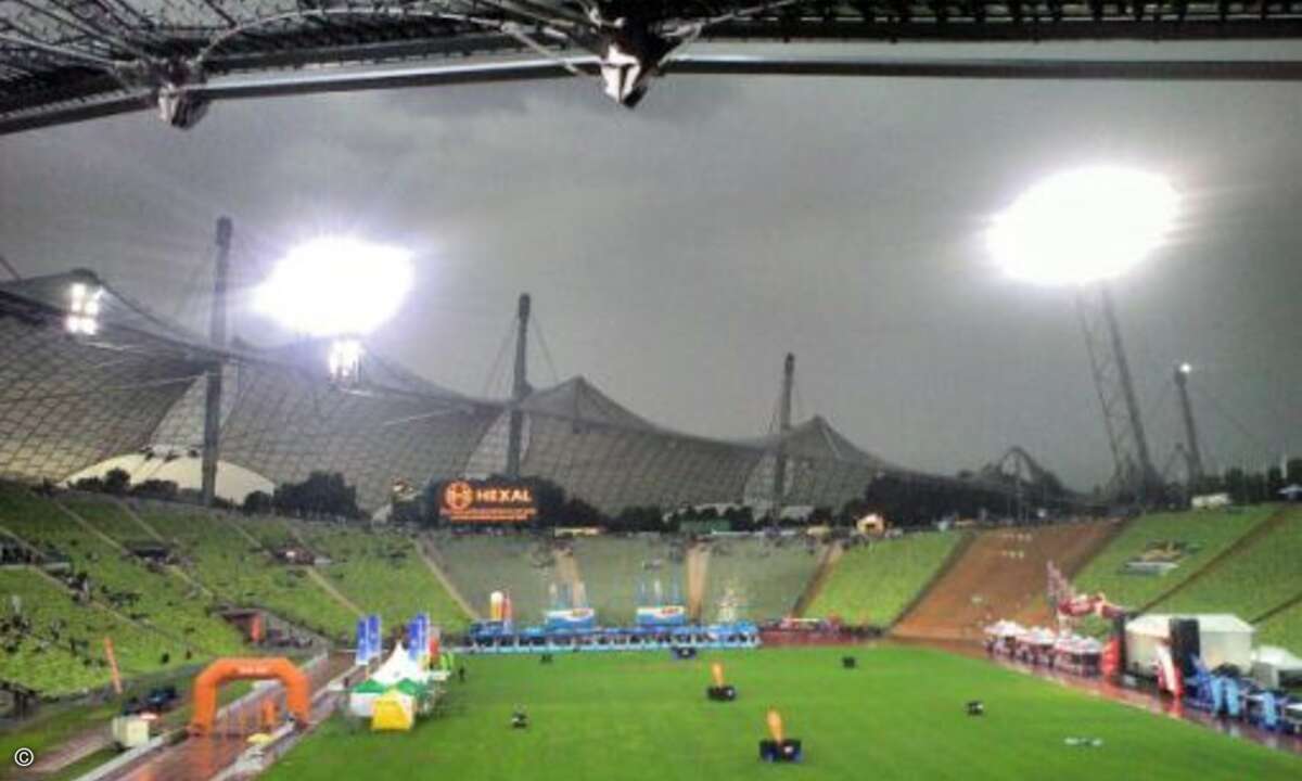 Der Weg ist zwar das Ziel, doch einmal im Olympiastation einzulaufen, war für über 30.000 Finisher der Höhepunkt des Abends.