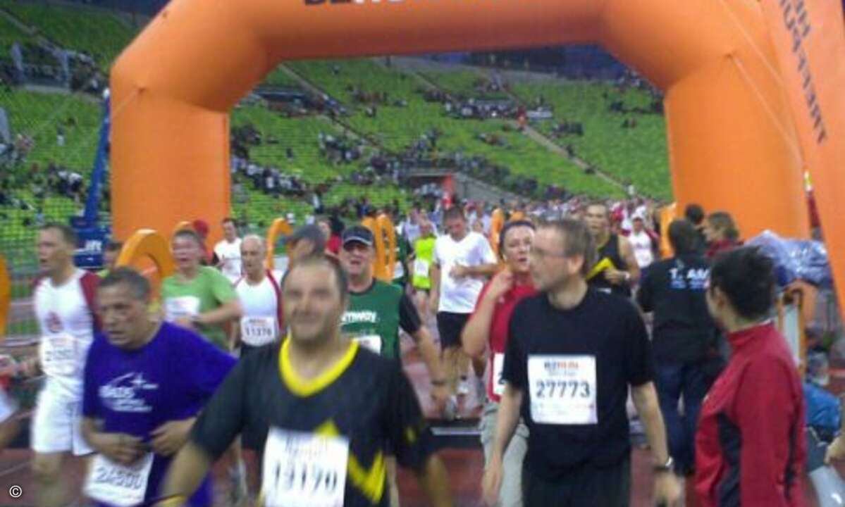 Geschafft nach 6,5 Kilometer durch das Olympiagelände in München! Über 30.000 Läufer im Finish.