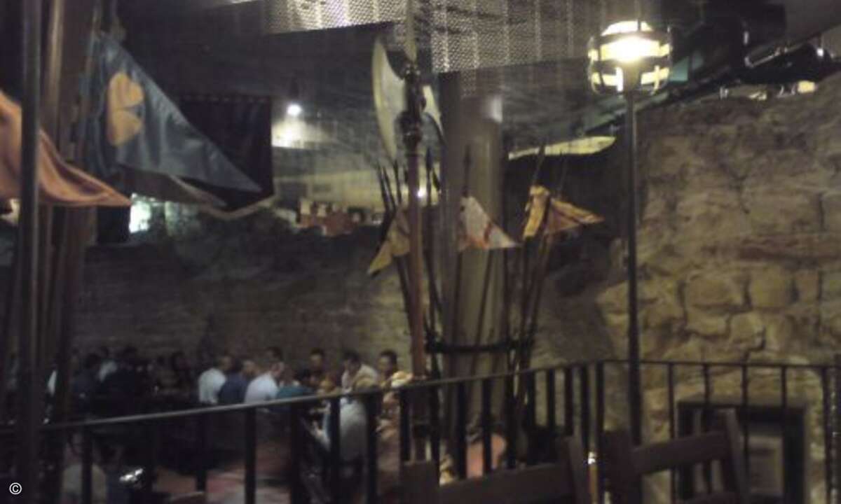 Im Pulverturm gab es am Vorabend deftige Spezialistäten wie Spanferkel im Teigmantel mit Sauerkraut zur Einstimmung