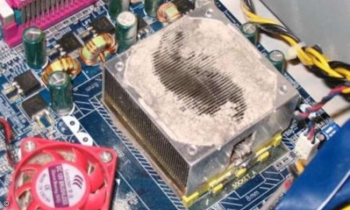 In Indien gibt es inzwischen Gurus, die dem aus den Staubmustern im PC ihre Zukunft voraussagen können.