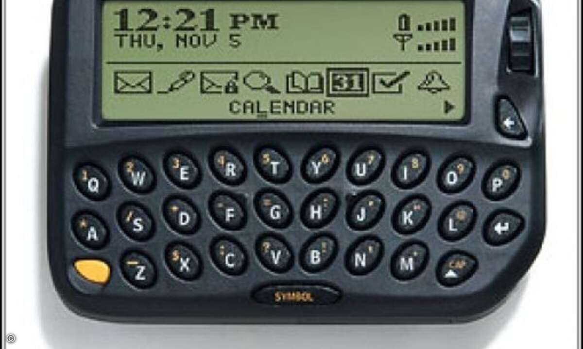 Seinen zehnten Geburtstag feiert der Blackberry in diesem Jahr. Das smarte Taschen-E-Mail-Maschinchen von Research In Motion war 1999 noch ein einfacher Pager mit einem Monochrom-Bildschirm. Zu seinem Namen kam das Smartphone, weil seine Tasten einen