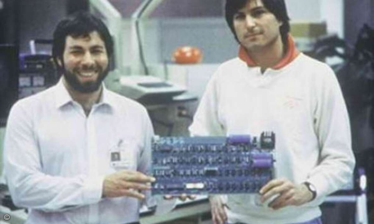 Kaum zu glauben. Aber ausgerechnet Steve Jobs, der Schöpfer verspielter High-Tech-Spielzeuge, verdiente sich 1976 ein Zubrot als Hilfsarbeiter auf einer Ökofarm von Freunden in Kalifornien. Bei dieser erdverbundenen Tätigkeit, vermutlich bei der Apfe