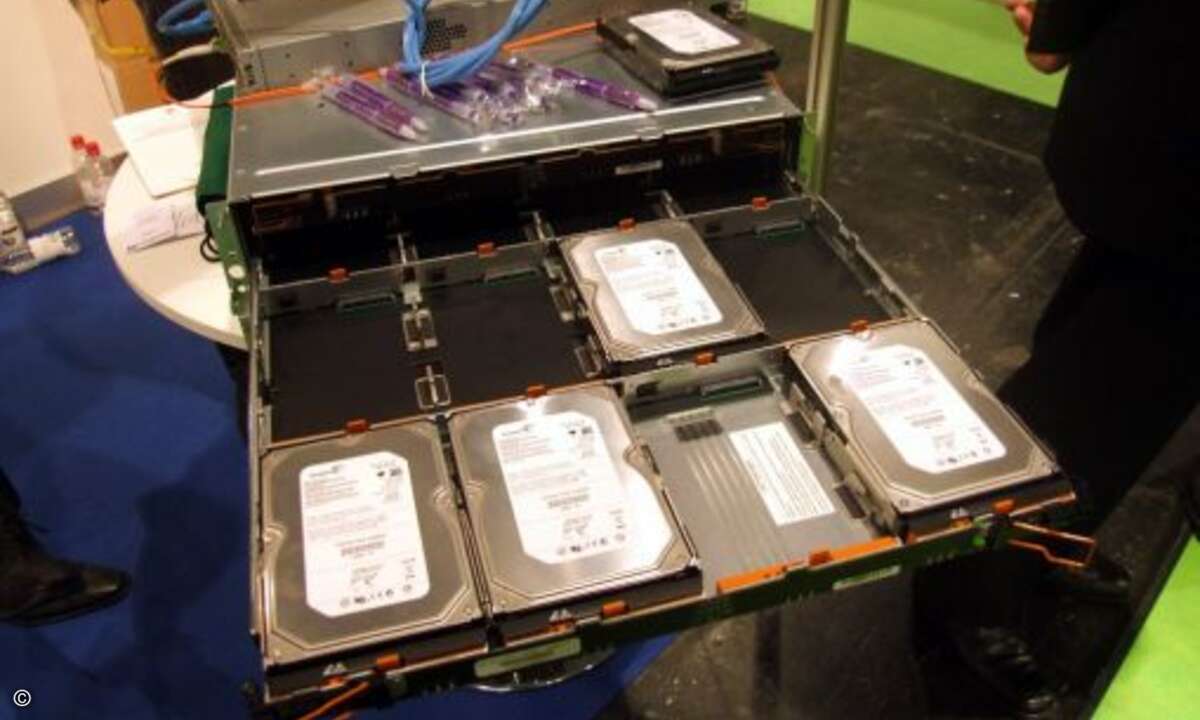 Bei den Speicherherstellen zählt Speicherdichte. Hier klemmt LSI bis zu 24 TByte in 1-HE.