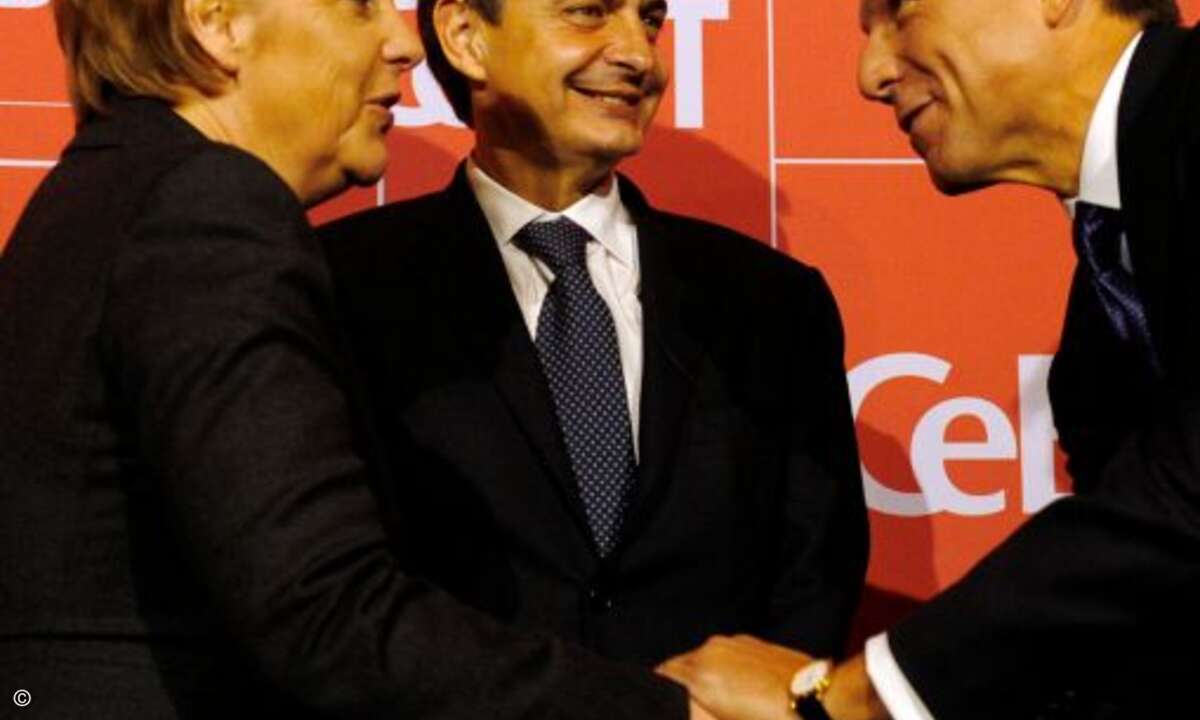 Wer hier wem ein glückliches Händchen wünscht, ist unklar. Das jedenfalls können alle drei gut gebrauche: Bundeskanzlerin Merkel, der spanische Ministerpräsident José Luis Rodríguez Zapatero (Mitte) und der neue SAP-Co-Chef Bill McDermott.