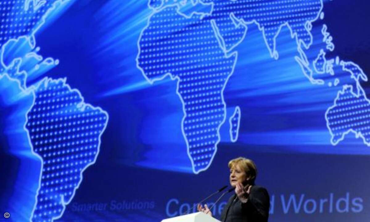Bundeskanzlerin Angela Merkel kündigte an, dass bis Ende dieses Jahres 99 Prozent der Haushalte in Deutschland an das Breitbandnetz angeschlossen sein werden. Derzeit endet der CeBIT-Slogan »Connected Worlds« noch an vielen ländlichen Gemeindegrenzen