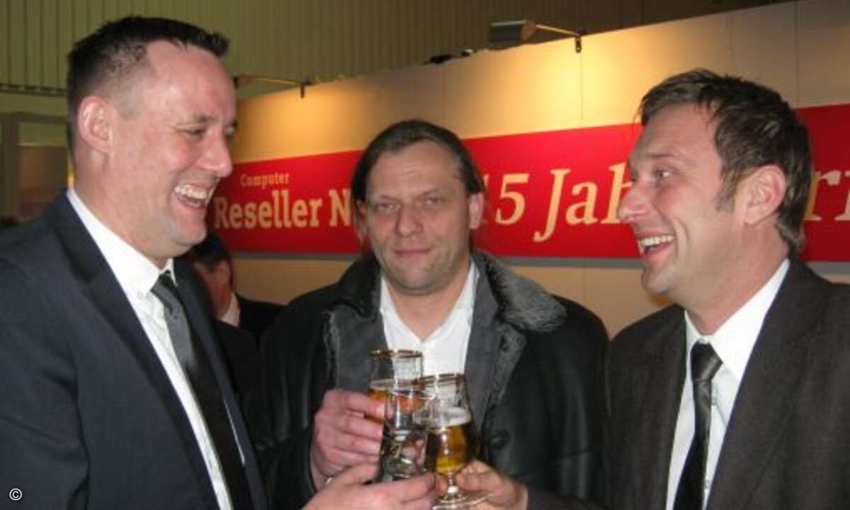 Prost: Bernd Tillmann (Tarox) und Christoph Dassau (Ingram Micro)