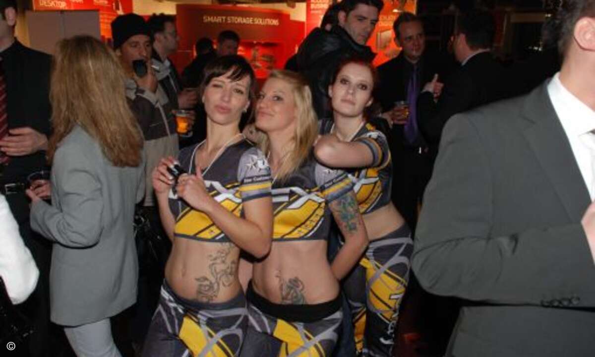 Stand-Party-Mädels: Bei der API-Stand-Party ging so richtig die Post ab.
