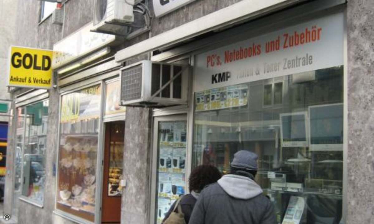 Kurze Finanzierungswege: Links verkauft man Zahlgold, um sich rechts einen Computer zu kaufen