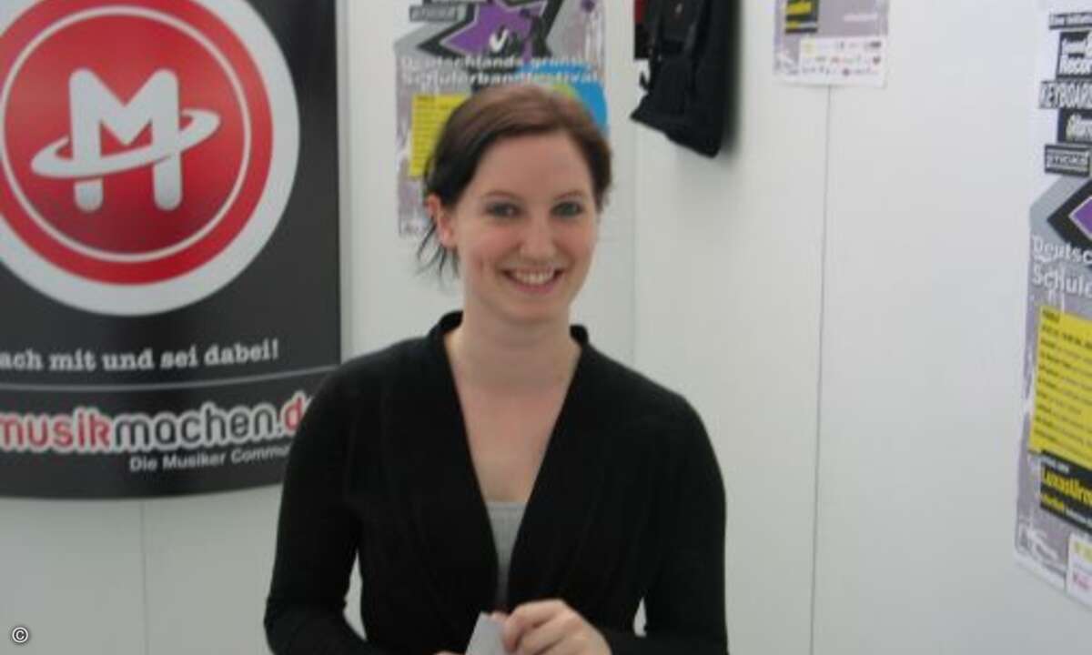 Diese charmante junge Dame macht so richtig Lust auf’s Musikmachen!