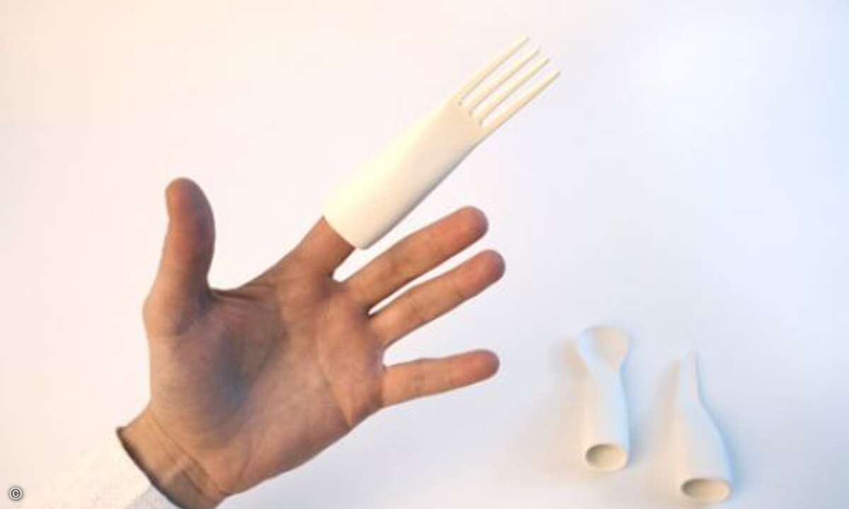 <i>F: Kann ich Besteck in Südafrika einführen? (UK)</i>
<br><b>A: Wieso? Nehmen Sie doch die Finger, genau wie wir.</b>