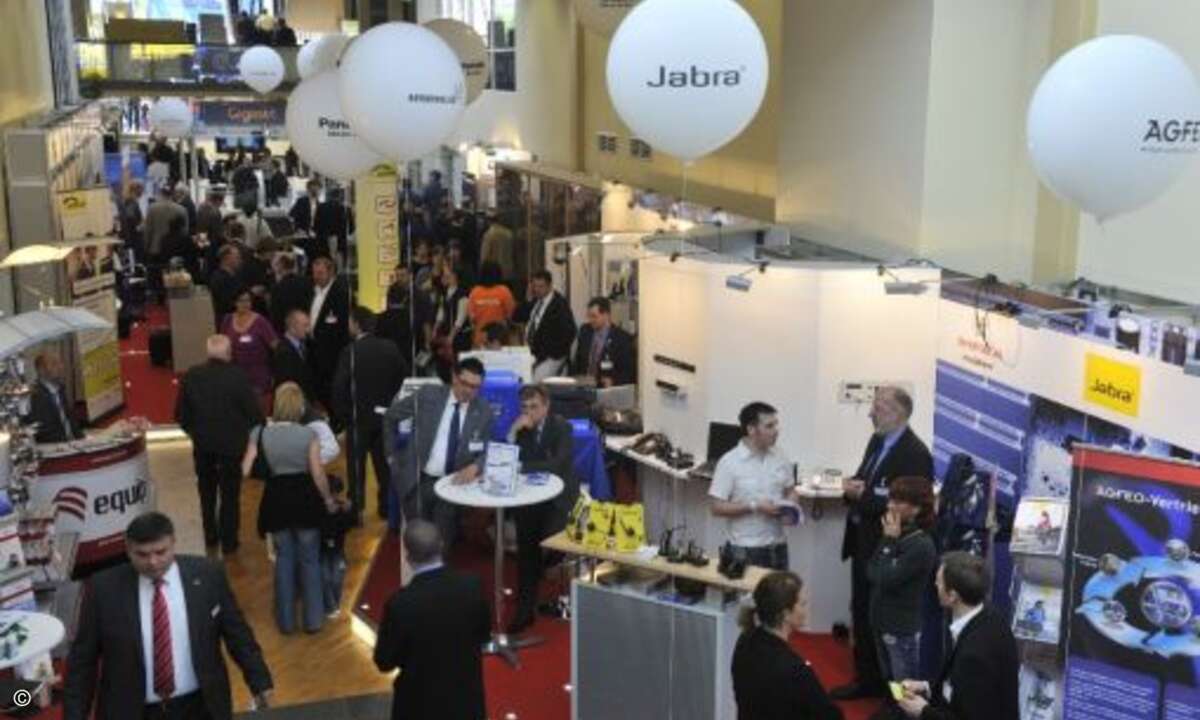 70 Hersteller und Netzbetreiber waren bei der Hausmesse dabei