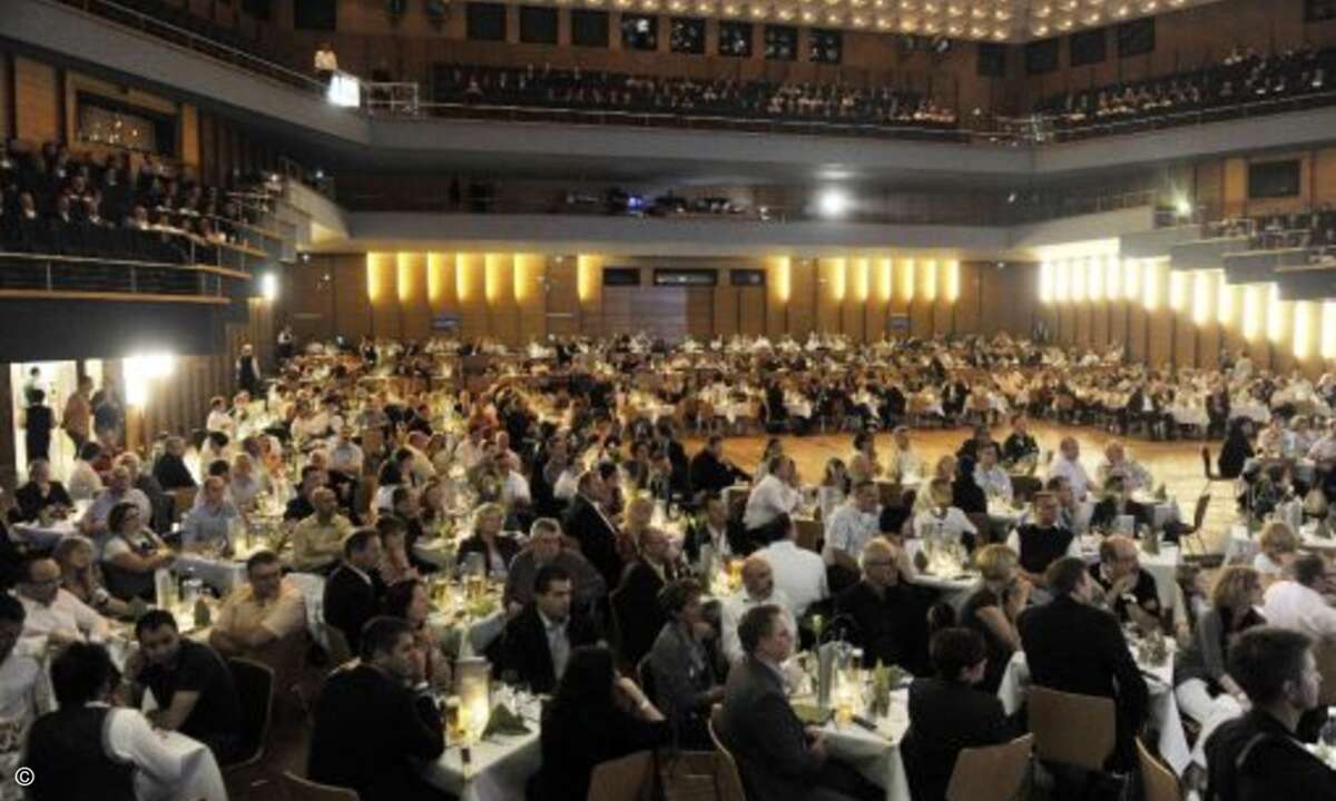 Blick in die Stadthalle Chemnitz, wo die Abendveranstaltung des Aetka-Treffens stattfand