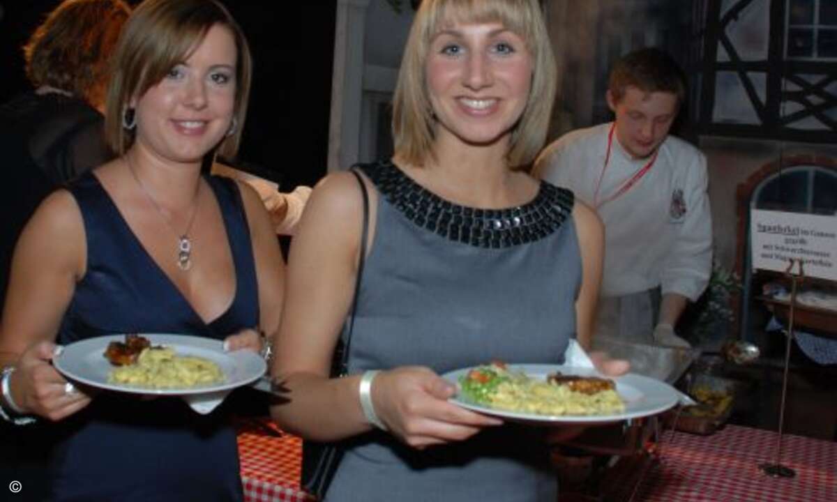 Und was sagen die schönen Damen zur langen Herweck-Nacht der Volksmusik?