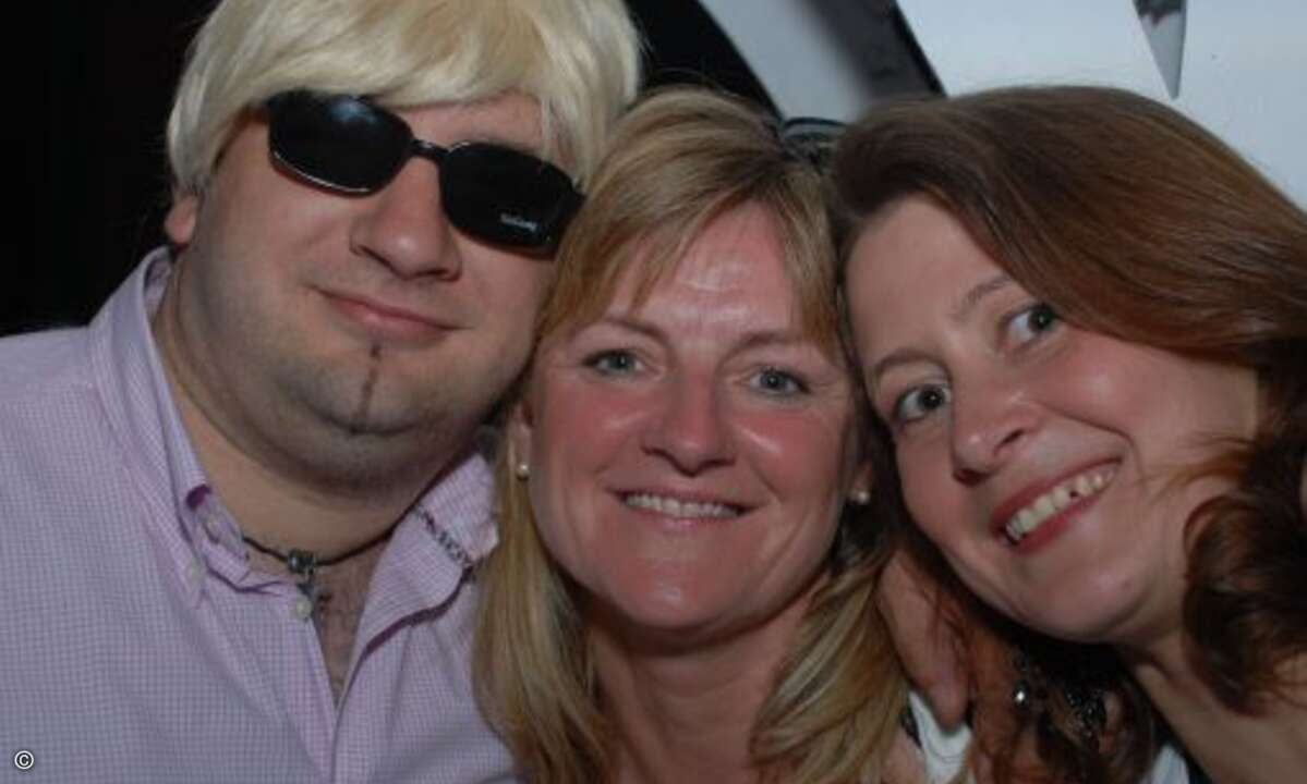 Schön war's mit der Schwarzen Barbara, aber mit Katharina (rechts)und Freundin ist es lustiger.