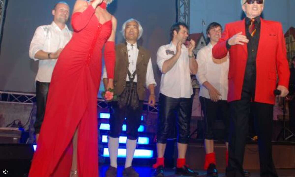 Im Anschluss zum Blauen Bock (respektive zum blauen h wie Herweck) lädt Ingrid Steeger nicht etwa zu Klimbim ein ... nein,