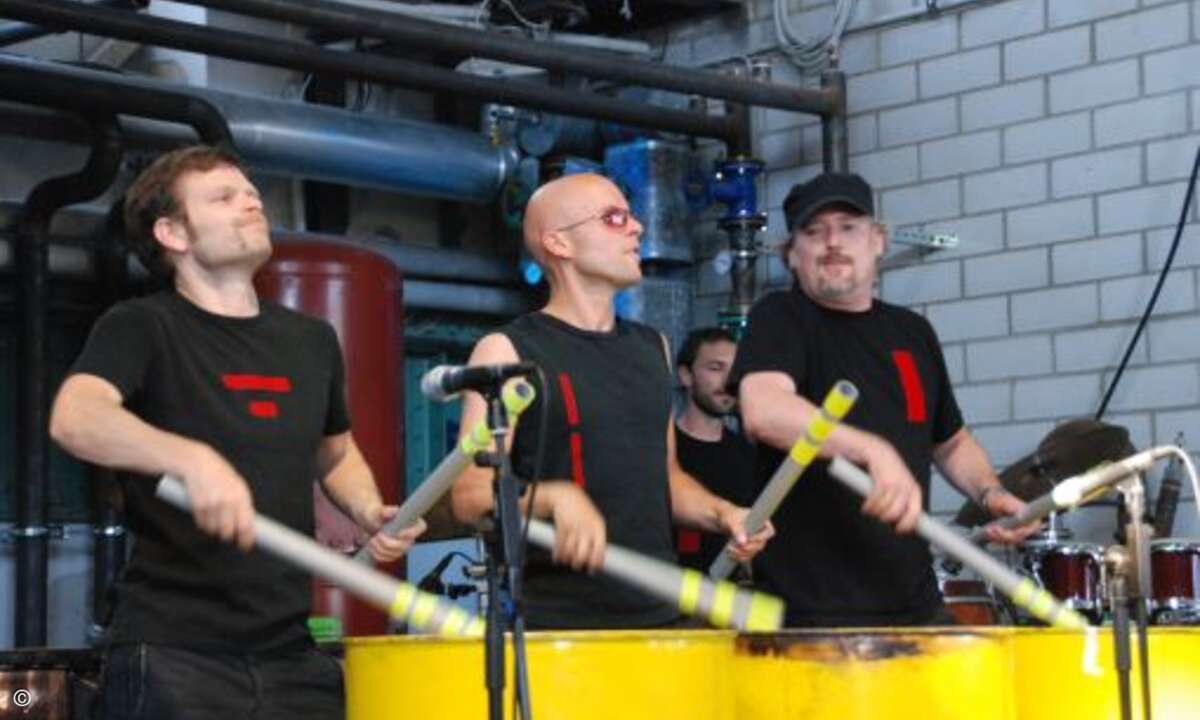 Ungewöhnliche Instrumentarien sorgen für Abwechslung am Abend