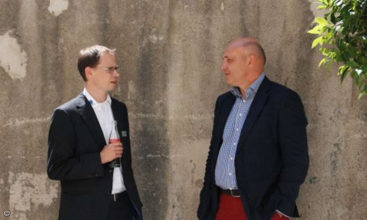 Frische Luft schnappen in den Pausen: Alexander Nowacki (Infinigate) und Markus Windisch (HID Global)