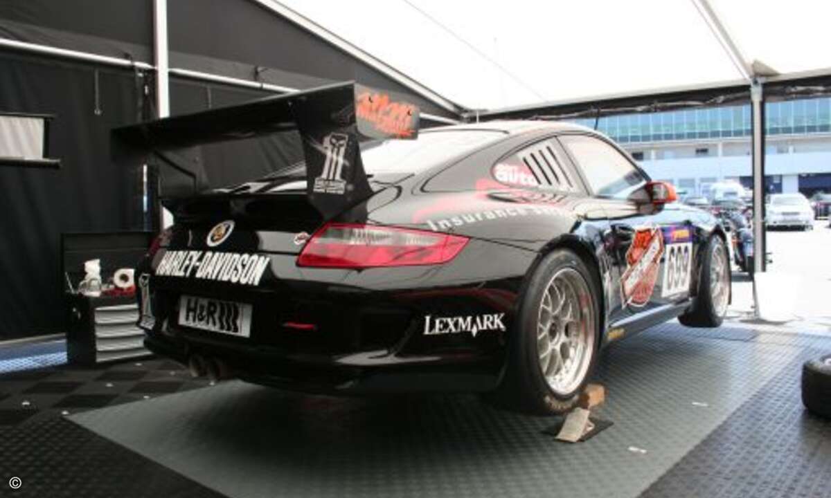 ... und von der flinken Mechanikercrew blitzblank poliert bereit.