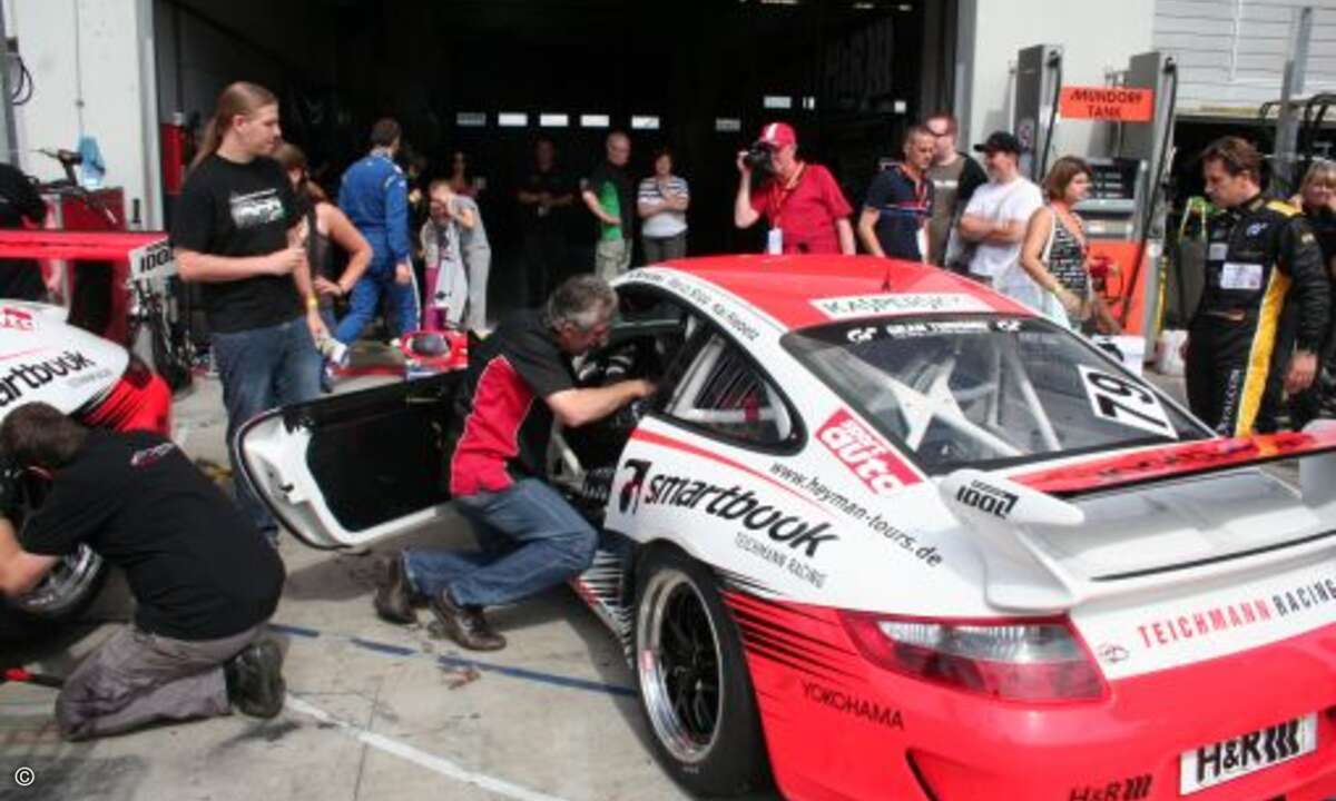 Auch andere IT-Firmen beteiligen sich an Teams der VLN Langstreckenserie. (Hier Kaspersky und Smartbook)