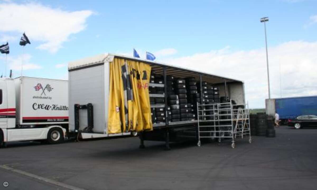 Kein Problem, die Reifen gehen an einer Rennstrecke nicht so schnell aus.