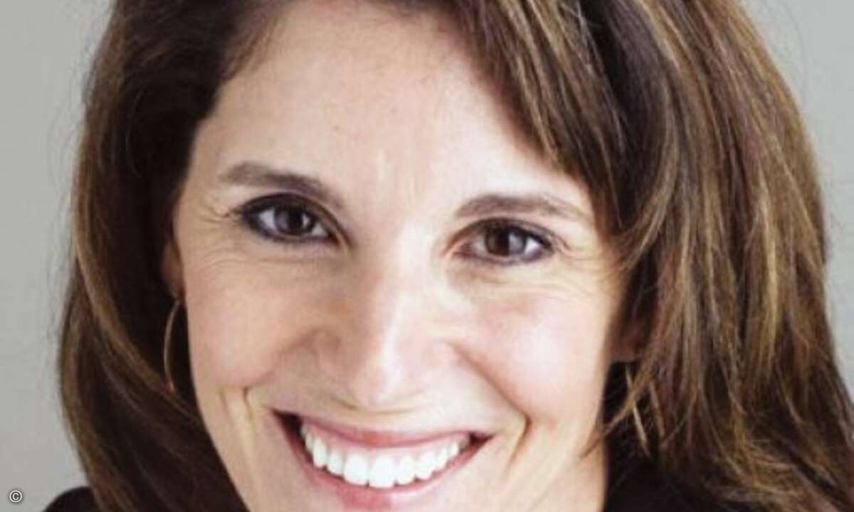 Meaghan M. Kelly: Vice President, Channel Sales Development and Strategy, Solution Partners Organization -- Americas, Hewlett-Packard.