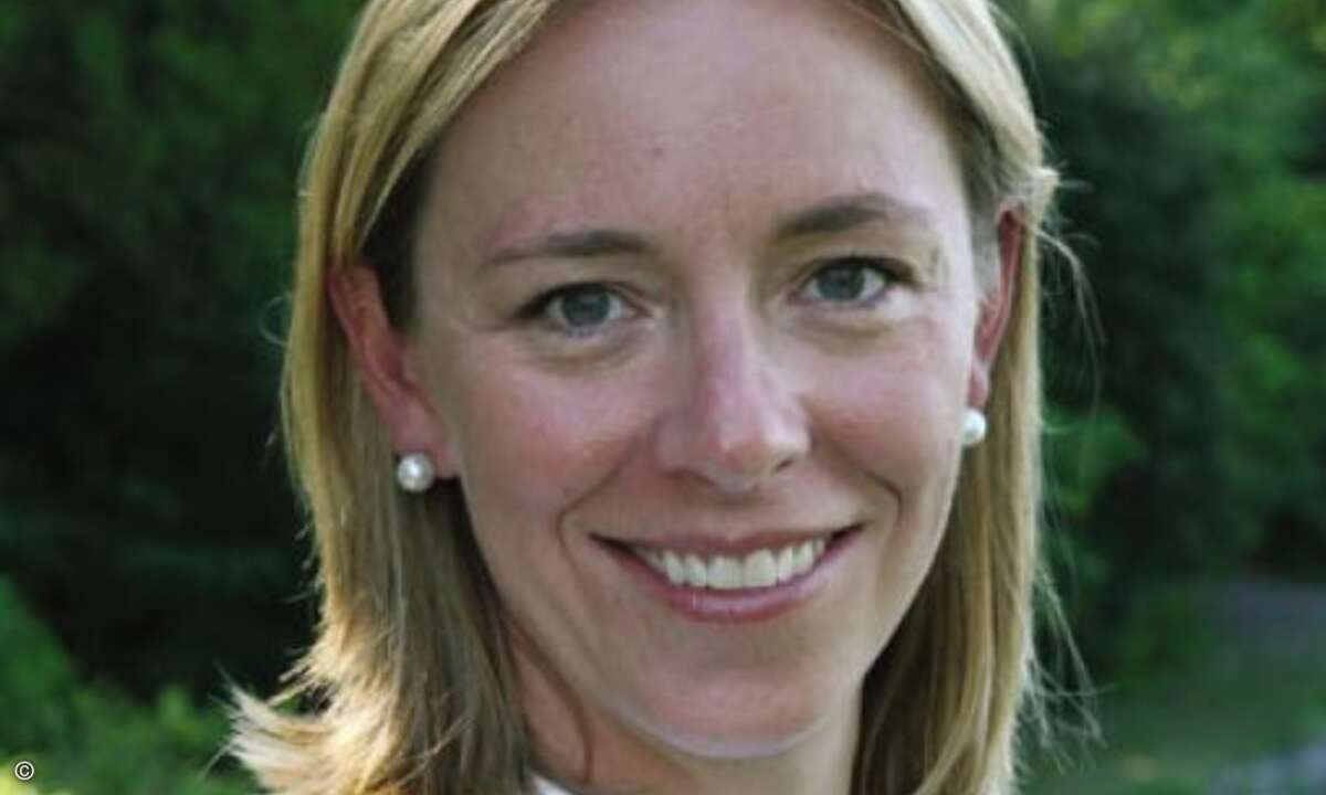 Lydia Smyers: Vice President, Oracle.
