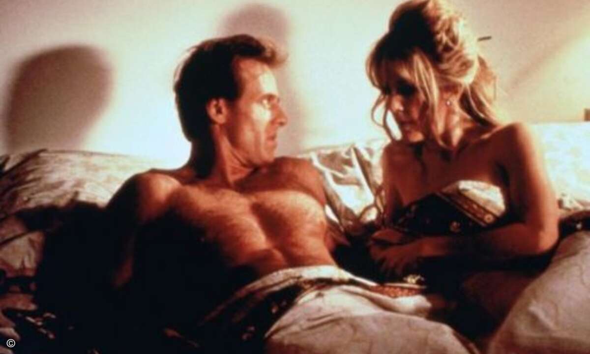 Leza - Liaison der Lügen (1996): Der angesehene Psychiater Dr. Benson beginnt eine Affäre mit seiner (von Fisher gespielten) verführerischen Patientin Leza. Tatsächlich will die Frau ihrem Seelenklempner jedoch nur den Mord an ihrem Gatten anhängen.