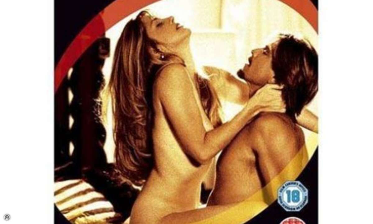 Sheer Passion (1998): Dessous-Designer Stefan (Clayton Norcross) steht unter Verdacht, eines seiner Models ermordet zu haben. Die Ex-Polizistin Dana (Jodie Fisher), eine Bekannte des Opfers, schleust sich in die lasterhafte Mode-Szene ein. - Als Thri