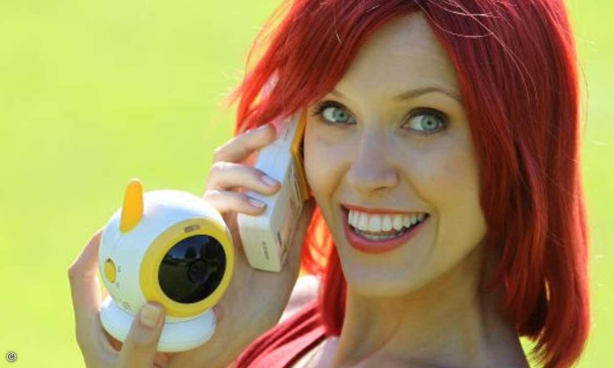 Direkte Verbindung ins Kinderzimmer: Miss IFA präsentiert das Beurer JBY 100-Video-Babyphone.
