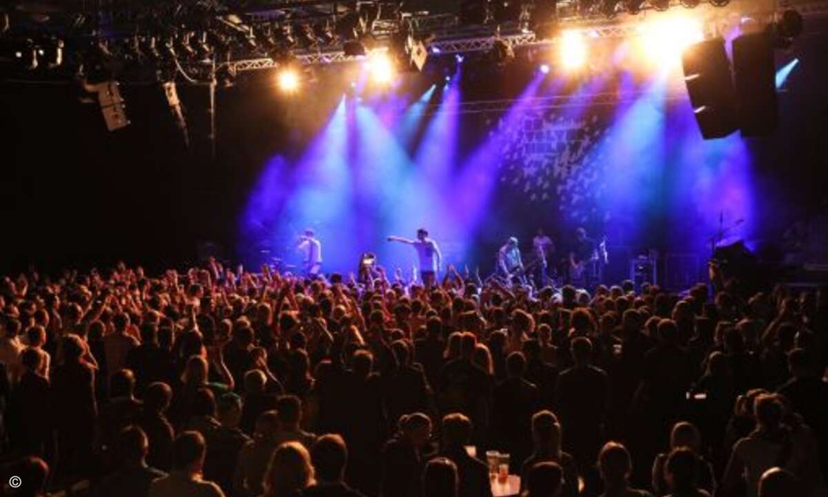 Das Musik-Festival im Tanzbrunnen wurde unter anderem von der deutschsprachigen Band Revolverheld eröffnet