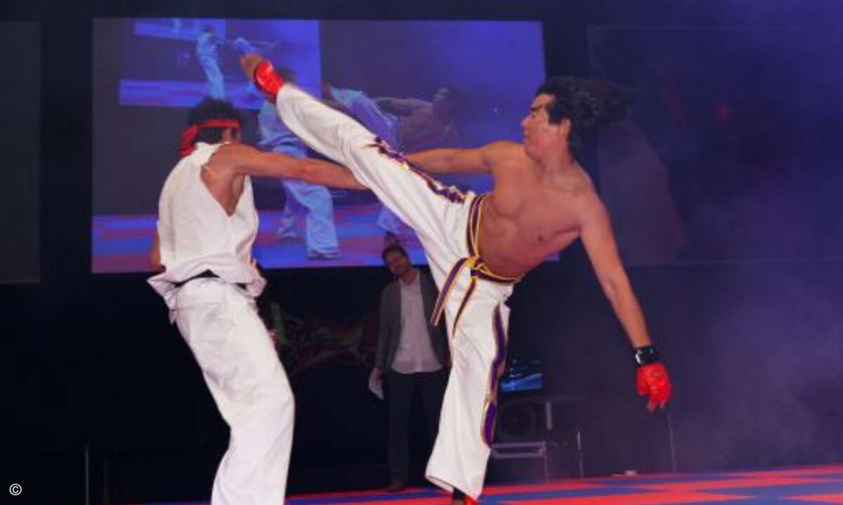 Katsuhiro Harade und Yoshinori One zeigen, dass man für Street Fighter keine Konsole braucht