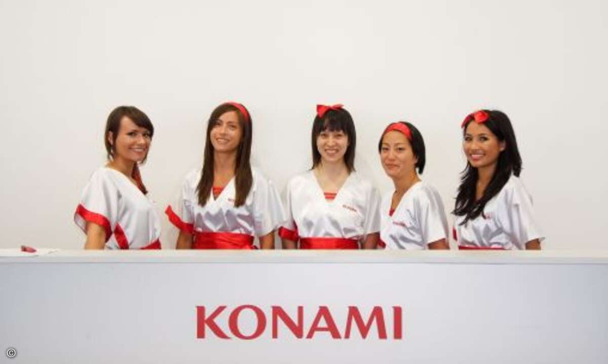 Das Empfangs-Team von Konami