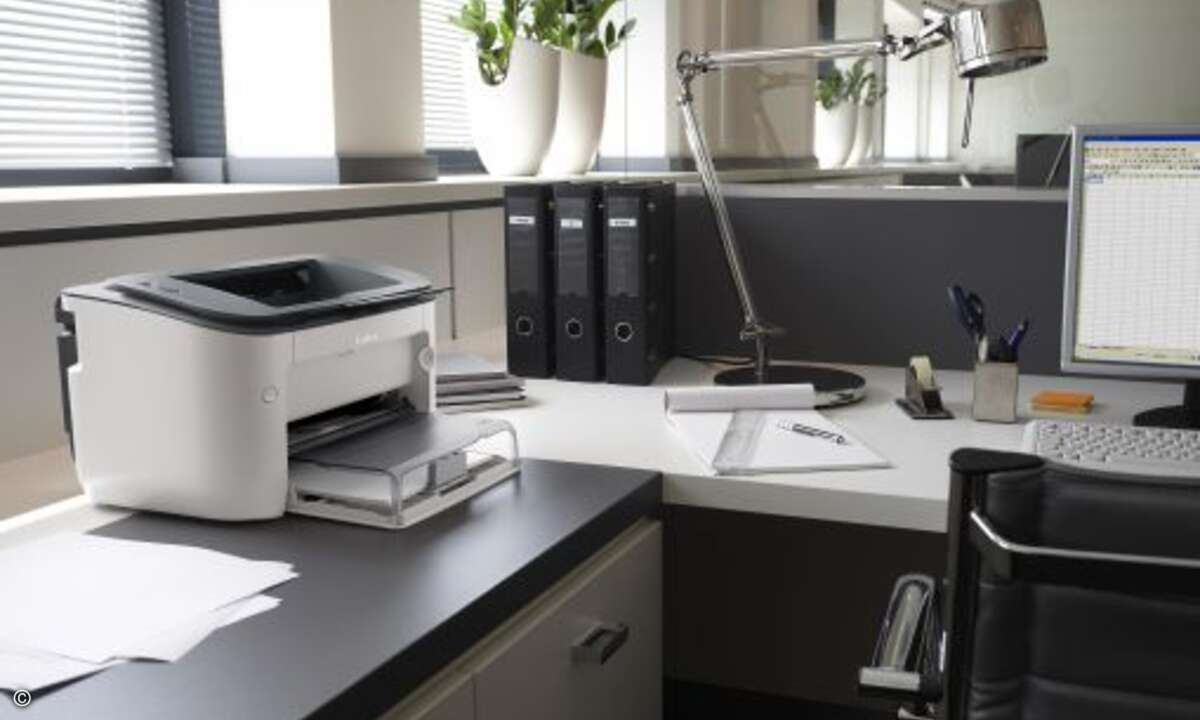 Der i-Sensys LBP6200dmit einer Druckgeschwindigkeit von 25 Seiten pro Minute und zusätzlichem Duplexdruck ist ab November 2010 zum Preis von 159 Euro (Endkundenpreise) verfügbar