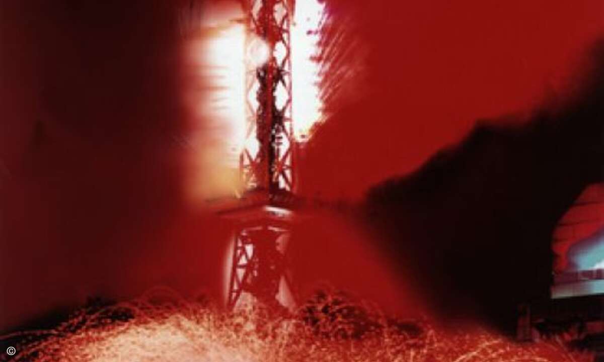 Das Feuerwerk anlässlich der ersten IFA-Nacht 2001 mit dem Höhepunkt »Funkturm in Flammen«