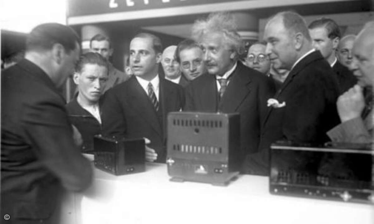 Albert Einstein eröffnet die 7. Großen Deutschen Funkausstellung und Phonoschau 1930