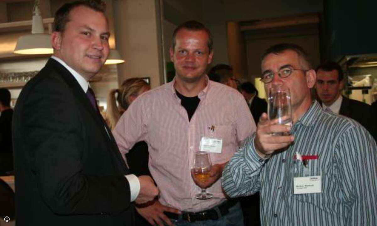 Brother-Händler im Asutausch: Robert Hofer (mitte) und Markus Warmuth (rechts)