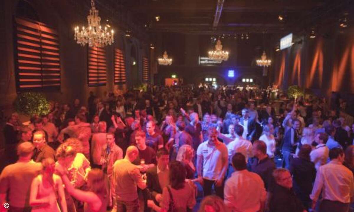 Im Anschluss wurde kärftig gefeiert auf der legendären Forumsparty in allen Areas der Münchner Muffathalle