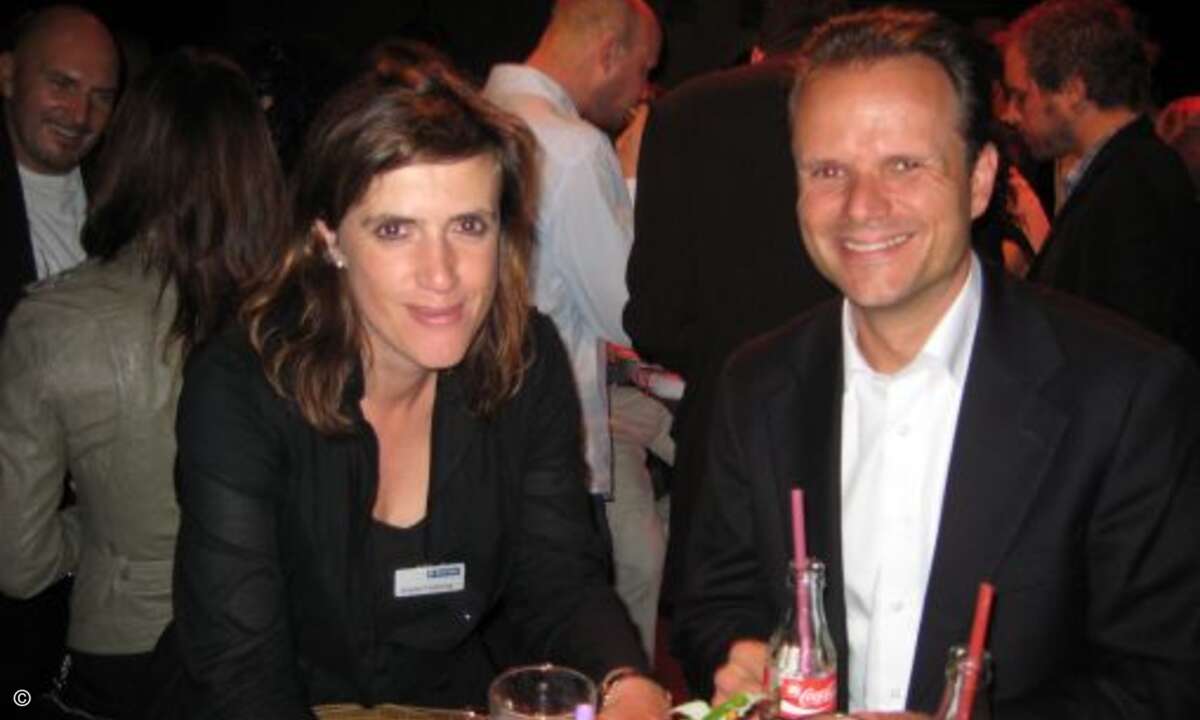 Simone Frömming mit Credit Services-Chef Mark-Björn König