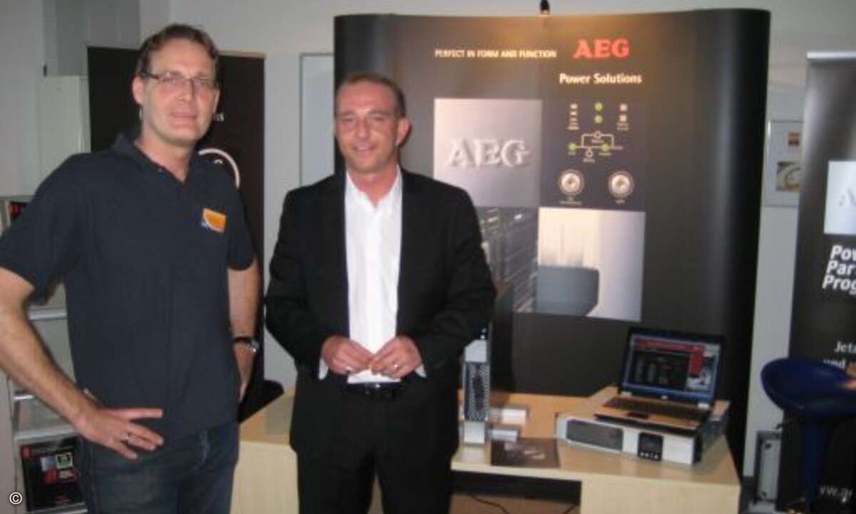 COS präsentiert den neuen Hesteller-Partner AEG: Matthias Bese und AEGs Channelchef Adrian Hanslik