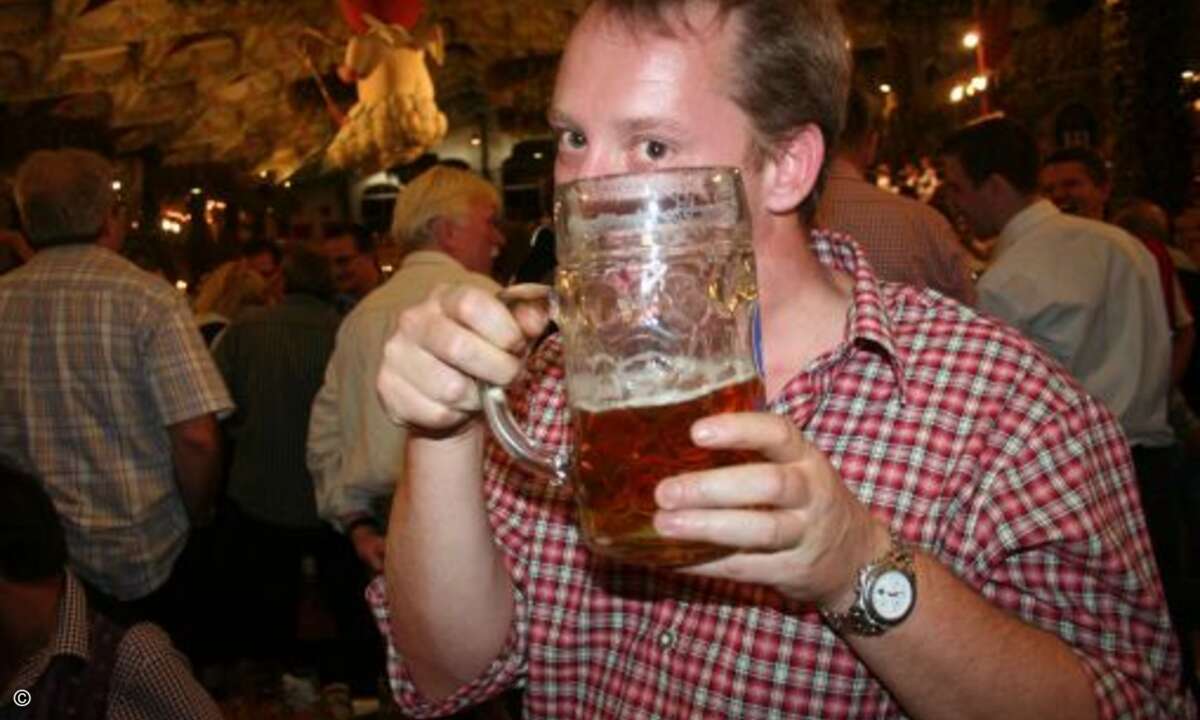 Wer versteckt sich denn da hinter seiner Maß?