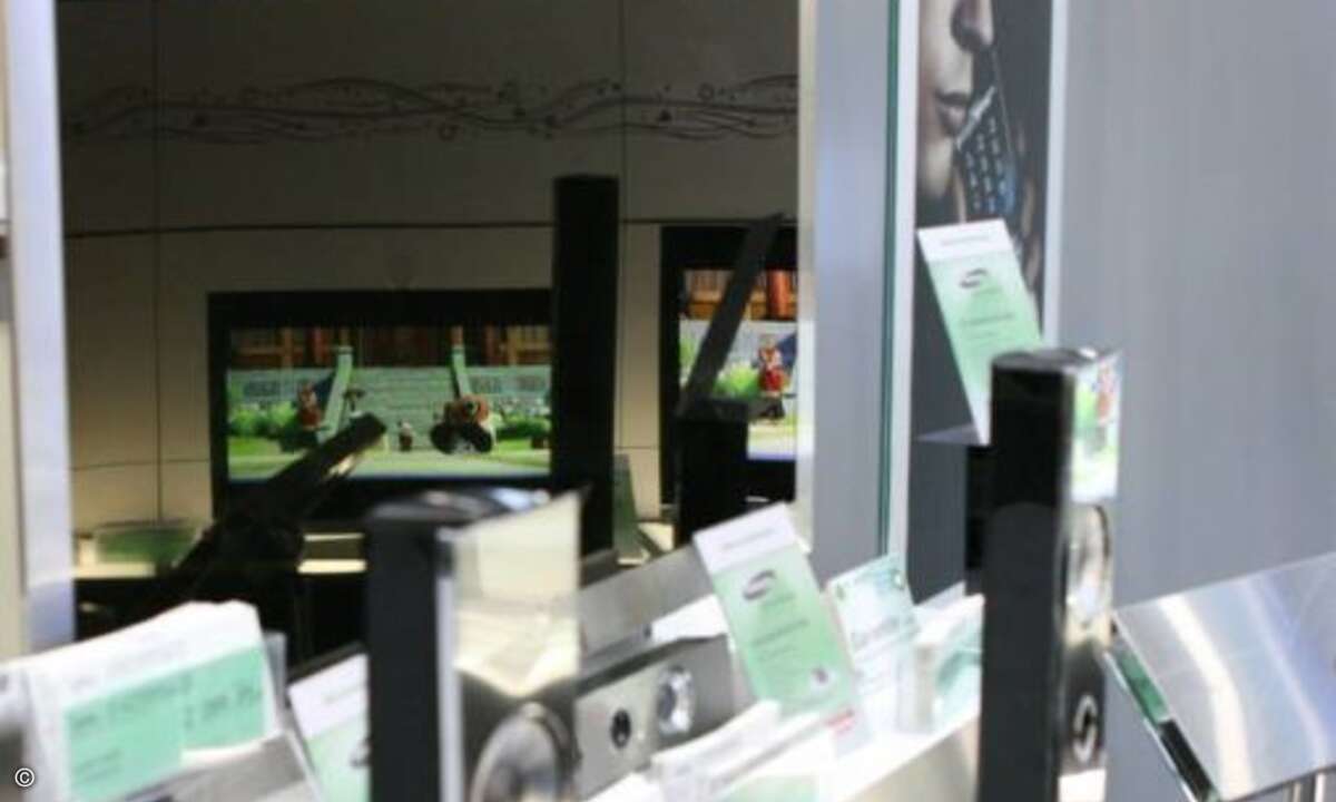 Edelstahl und Hochglanz: Wertigkeit kennzeichnete die neuen TV-Geräte auf der ElectronicPartner Herbstmesse