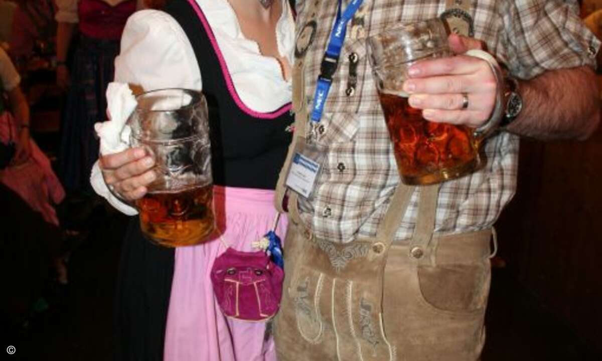 Inge Korcak und Thorsten Prsybyl von NEC