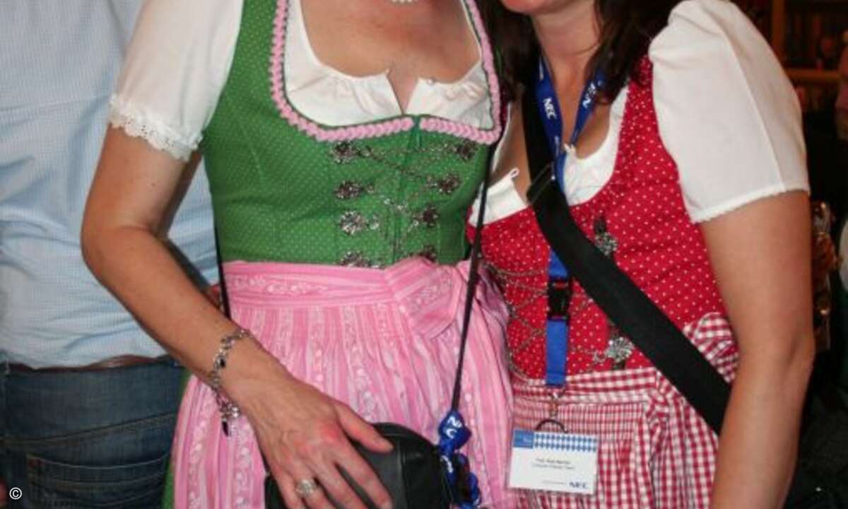 Angelika Eicher von NEC und Tanja Macher von CMP-WEKA