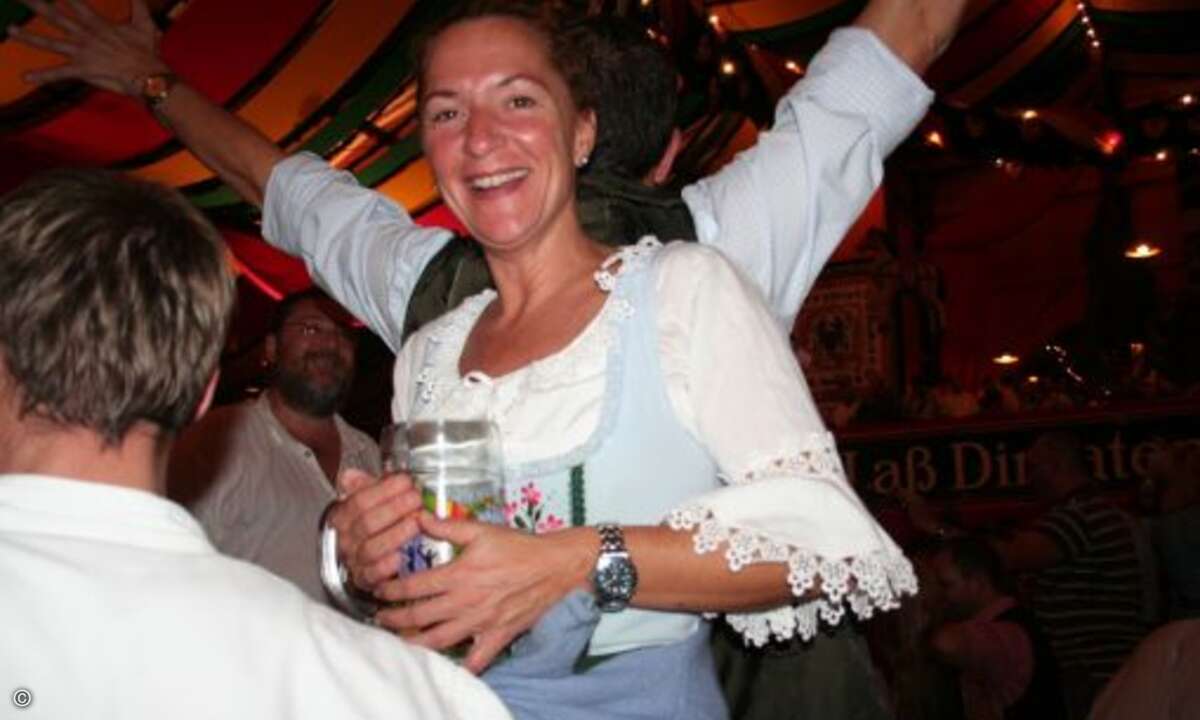 Ulrike Berens von Oki - kommt zwar aus dem Rheinland überzeugt aber in der Dirndlauswahl mit Stilsicherheit