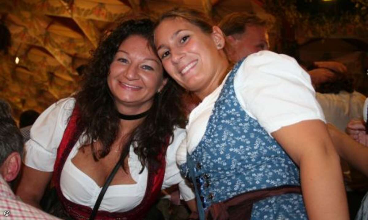 Christine Resak und Anna Maria Mrkic von Tech Data im Hofbräu