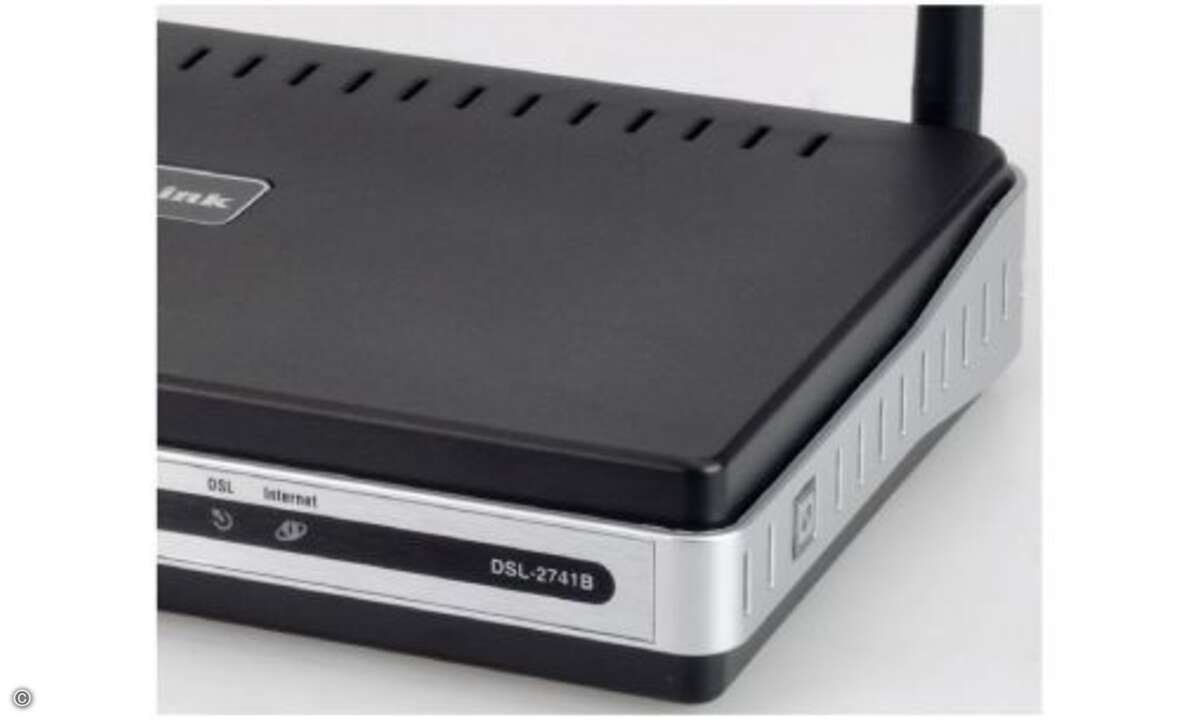 Im Gegensatz zu den anderen Schaltern (siehe oben) ist der WPS-Taster beim D-Link Router gut erreichbar. Außerdem ist er auch noch beleuchtet.