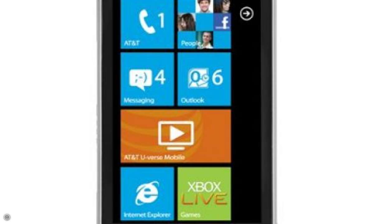 Das HTC 7 Surround richtet sich mit 16 Gigabyte internem Speicher und einem hochwertigen Surround-Lautsprecher von Yamaha an alle HiFi-Freunde. Die Kamera kann Bilder mit 5 MegaPixeln machen und HD Videos in 720p aufnehmen. Unter dem 3.8 Zoll Display